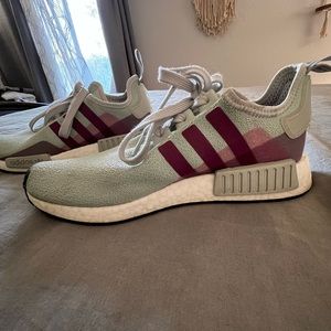 adidas Women's Sneakers in Light Green and Burgundy